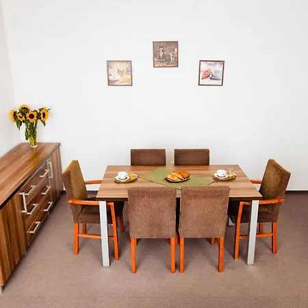 Wellness Apartmanovy Dom Familia Smokovec شقة *