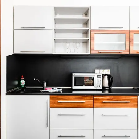 Wellness Apartmanovy Dom Familia Smokovec شقة *